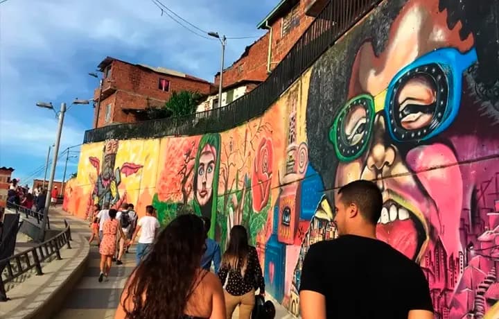 Día 5 - Medellín – City Tour por Medellín – Tour Comuna 13