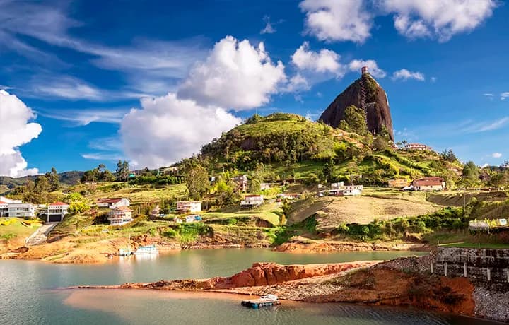 Día 6 - Tour por Guatapé - Represa y Piedra el Peñol