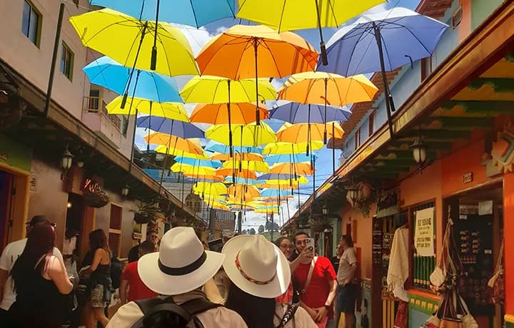 Día 9 - DÍA 9 – TOUR POR GUATAPÉ - REPRESA Y PIEDRA EL PEÑOL