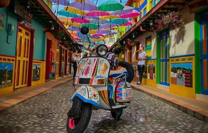 Día 3 - DÍA 3 – Medellín - Tour por Guatapé - Represa y Piedra del Peñol