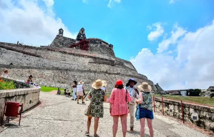 Día 5 - DÍA 5 – CARTAGENA – CITY TOUR HISTÓRICO EN CHIVA