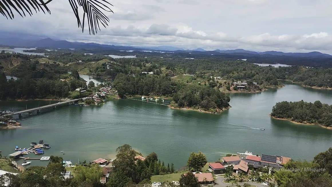 Día 3 - DÍA 3 – Medellín - Tour por Guatapé - Represa y Piedra del Peñol