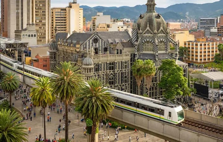 Día 2 - DÍA 2 – Medellín - City tour por Medellín y la Comuna 13