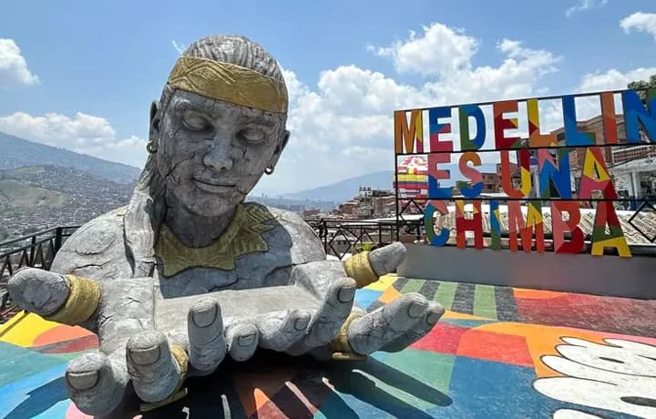 Día 2 - DÍA 2 – Medellín - City tour por Medellín y la Comuna 13